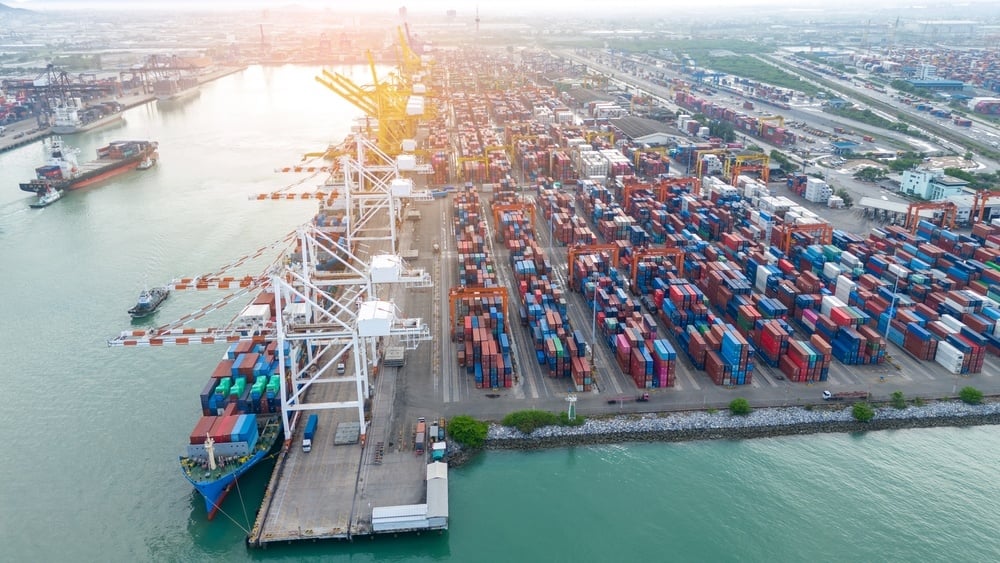 crane loading box container at port